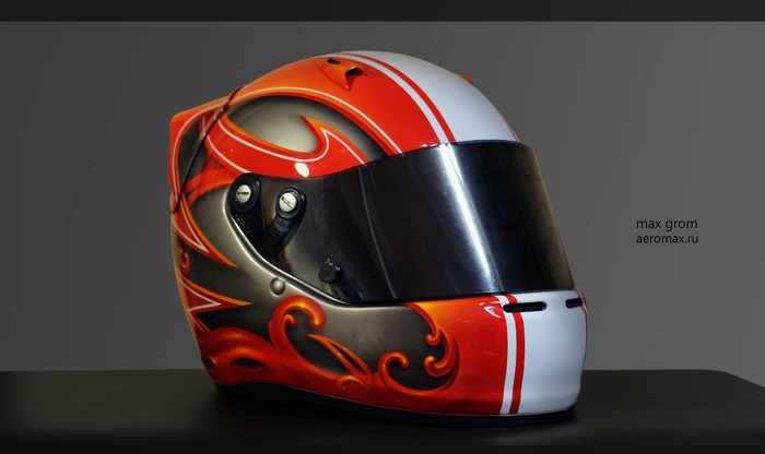 Аэрография на японском шлеме Arai в красном дизайне для картинга. Отличный подарок для гонщика, красивая аэрография от макс грома и студии aeromax